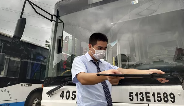 武漢公交多舉措應對強降雨天氣，保障市民安全出行(圖3)