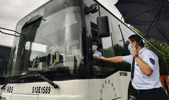 武漢公交多舉措應對強降雨天氣，保障市民安全出行(圖2)