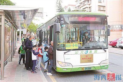 廈門公交車型不斷變化、線路不斷增加 公交更加智能化(圖2)